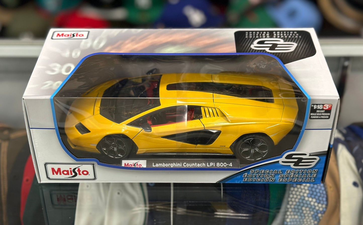 Maisto Lamborghini Countach Yellow 1/18 Scale Diecast Model Car | New - Product Image