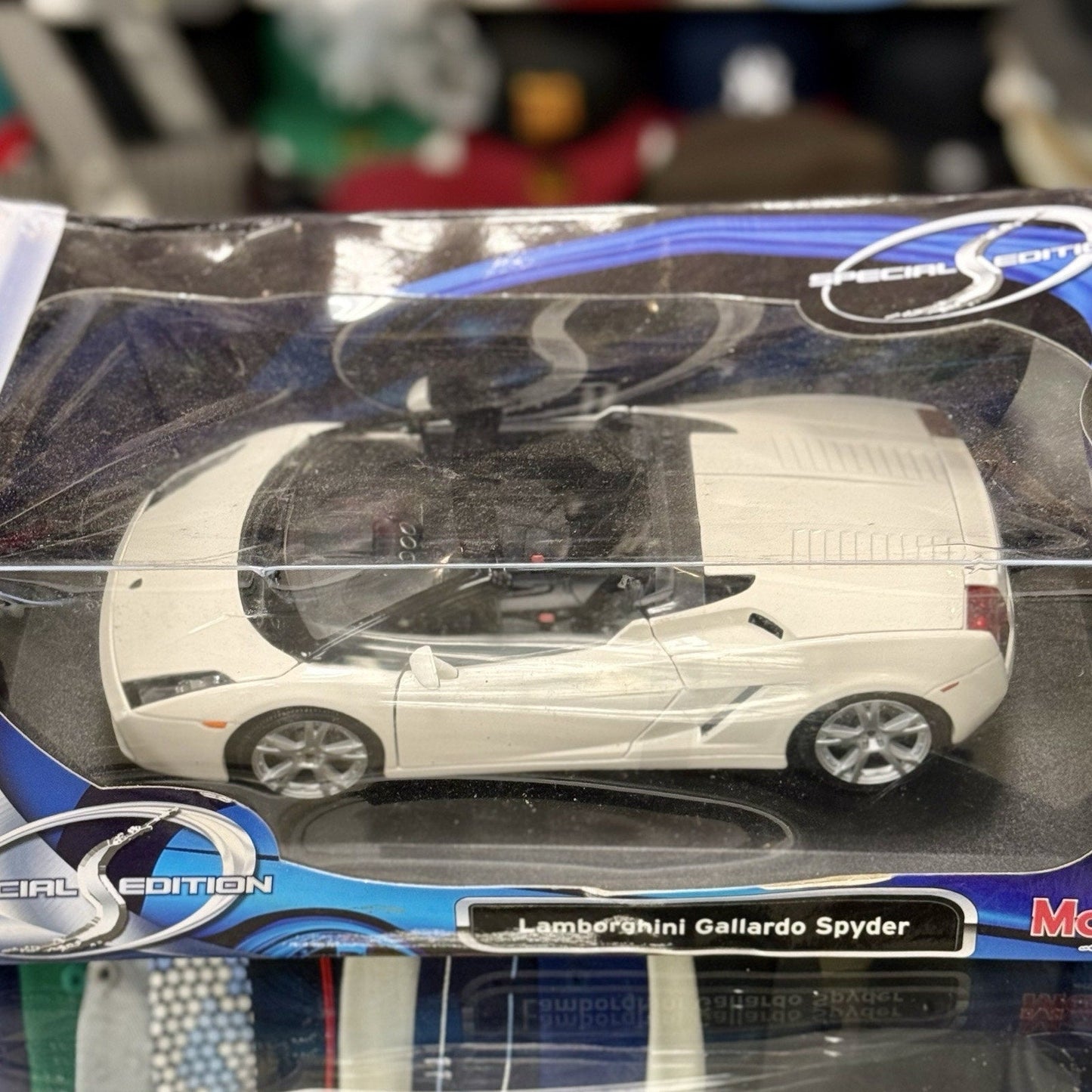 Maisto Lamborghini Gallardo Spyder Balloon White 1/18 Scale Diecast Model Car | New - Product Image