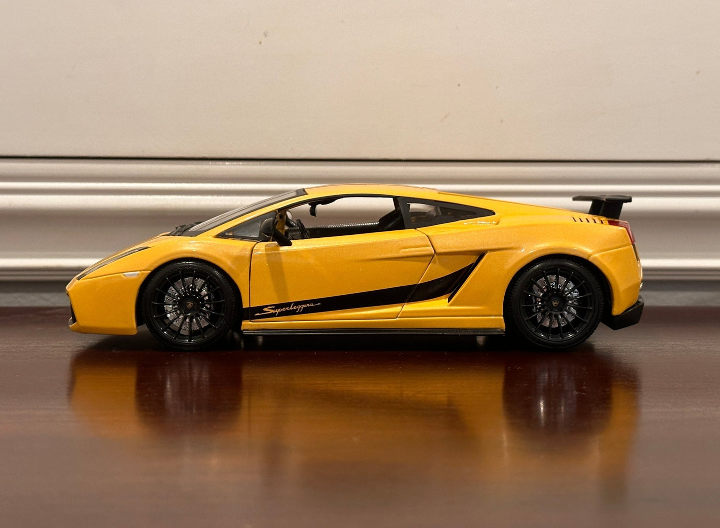 Maisto Lamborghini Gallardo Superleggera Yellow 1/18 Scale Diecast Model Car - Product Image