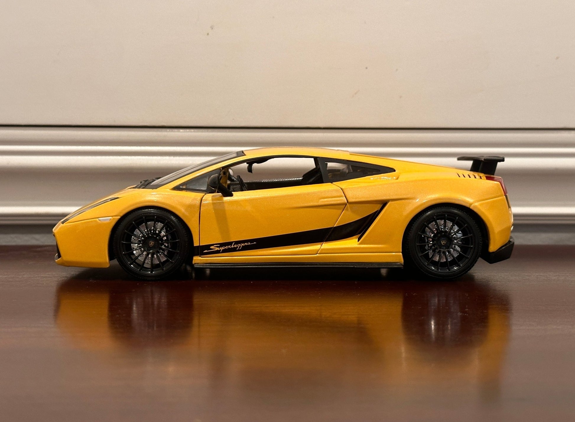 Maisto Lamborghini Gallardo Superleggera Yellow 1/18 Scale Diecast Model Car - Product Image
