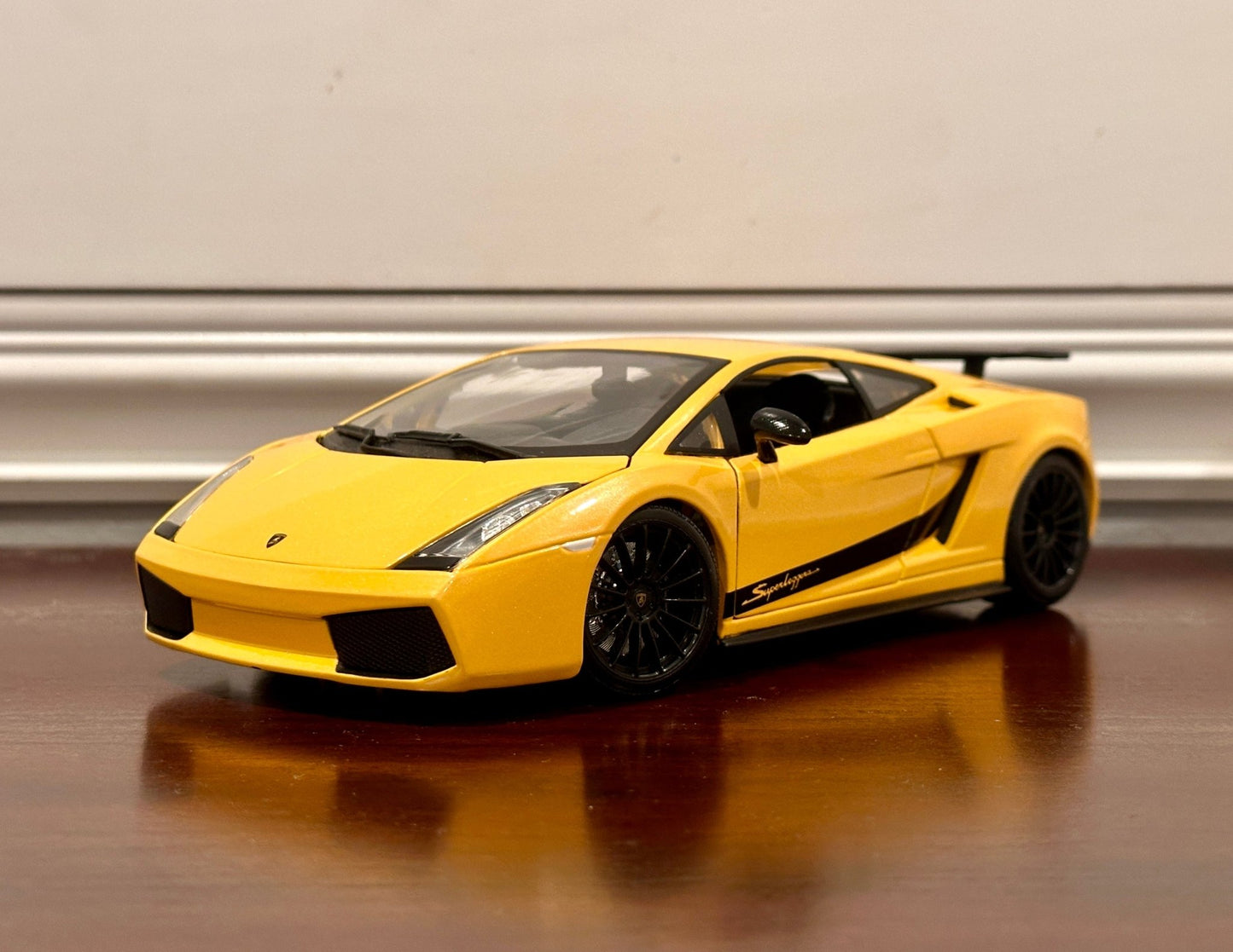 Maisto Lamborghini Gallardo Superleggera Yellow 1/18 Scale Diecast Model Car - Product Image