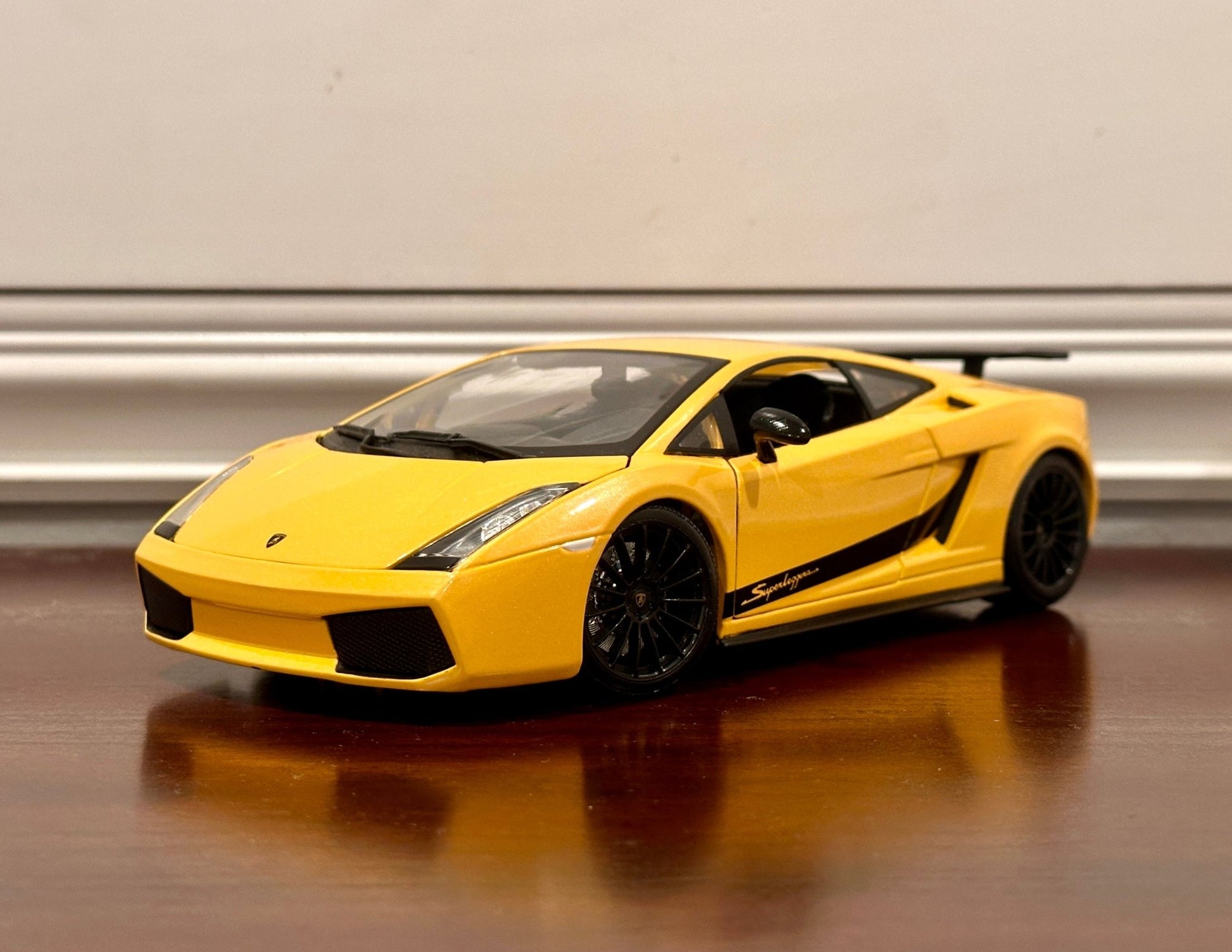 Maisto Lamborghini Gallardo Superleggera Yellow 1/18 Scale Diecast Model Car - Product Image
