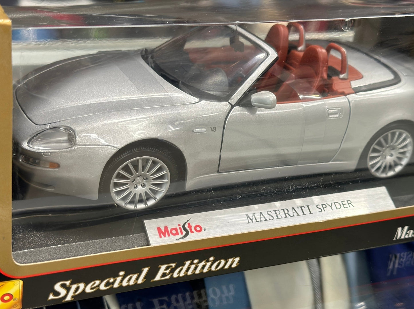 Maisto Maserati Spyder Silver 1/18 Scale Diecast Model Car - Product Image