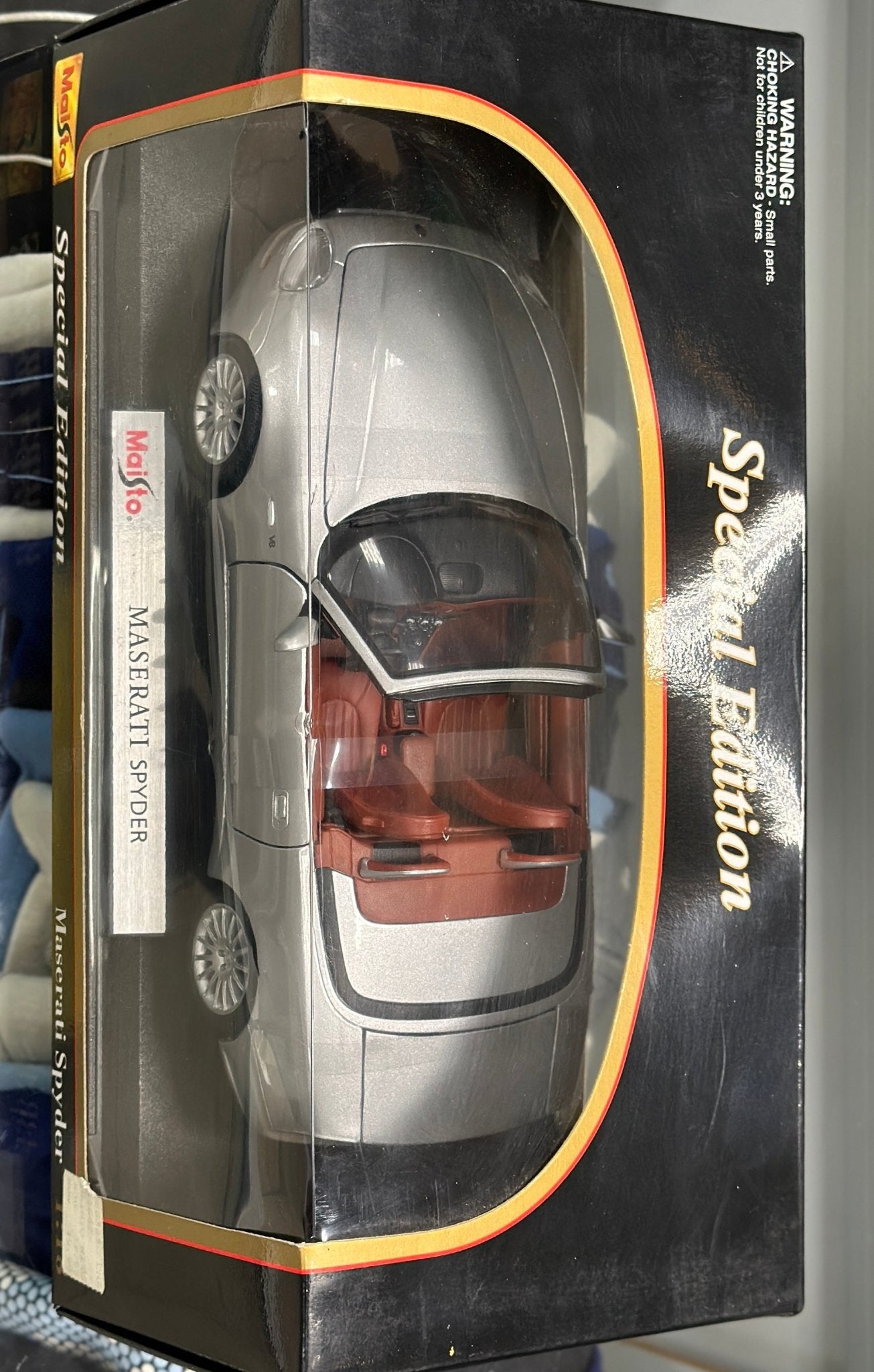 Maisto Maserati Spyder Silver 1/18 Scale Diecast Model Car - Product Image