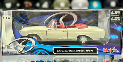 Maisto Mercedes Benz 220SE 1/18 Scale Diecast Model Car - Product Image