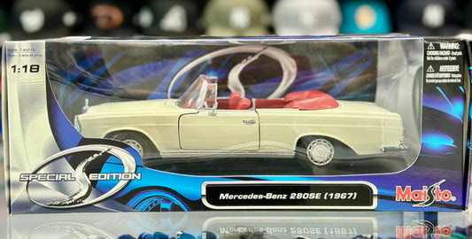 Maisto Mercedes Benz 220SE 1/18 Scale Diecast Model Car - Product Image