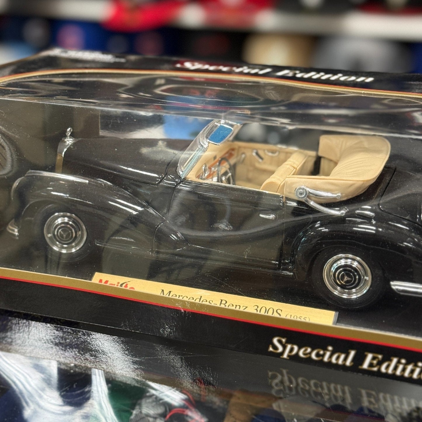 Maisto Mercedes Benz 300S Black 1/18 Scale Diecast Model Car | New - Product Image