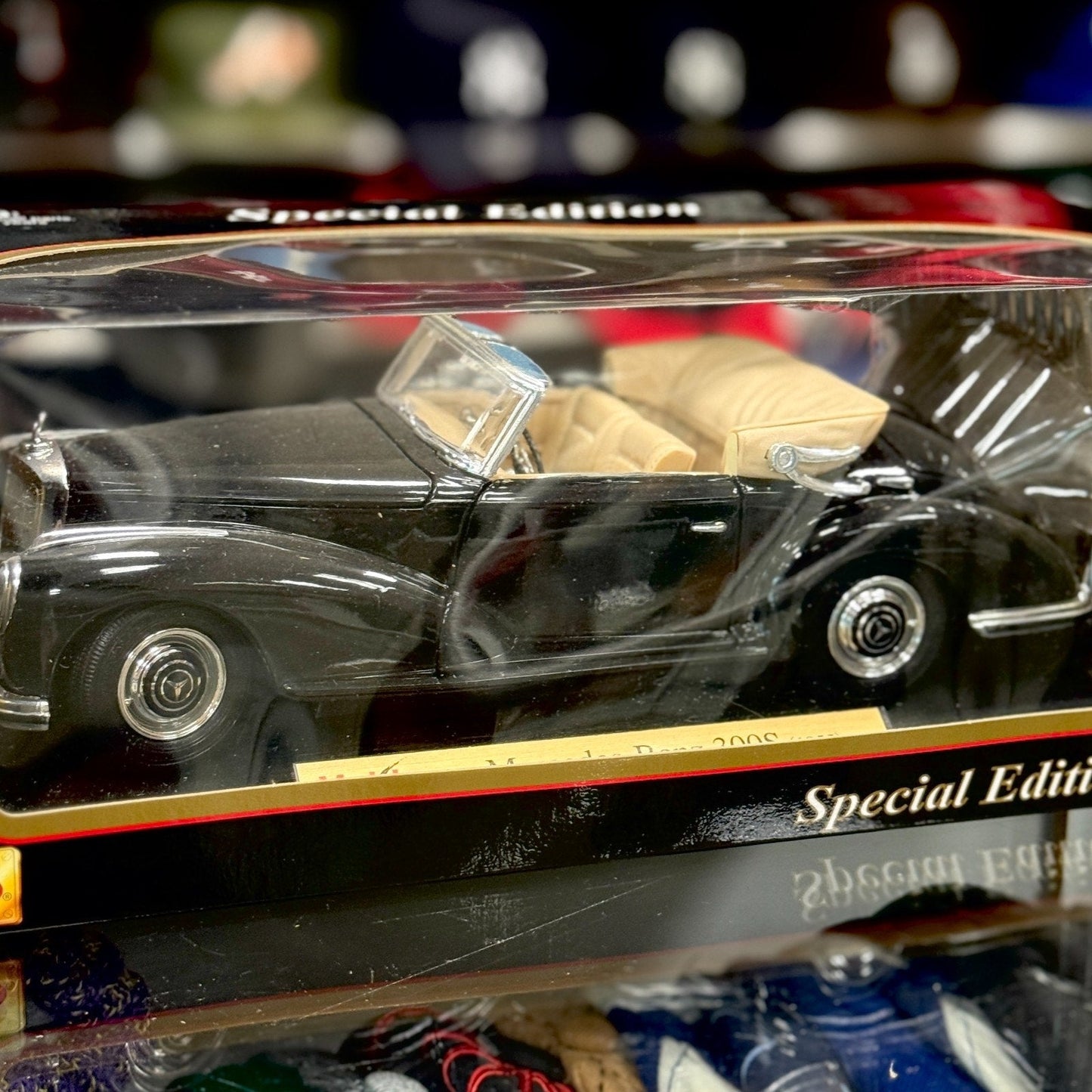 Maisto Mercedes Benz 300S Black 1/18 Scale Diecast Model Car | New - Product Image