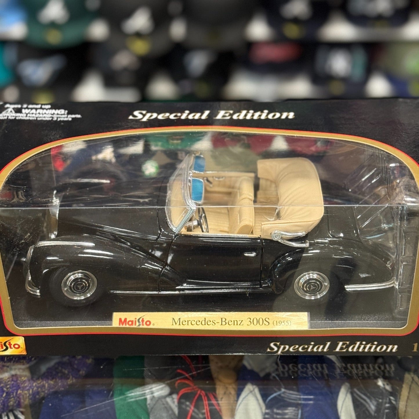 Maisto Mercedes Benz 300S Black 1/18 Scale Diecast Model Car | New - Product Image