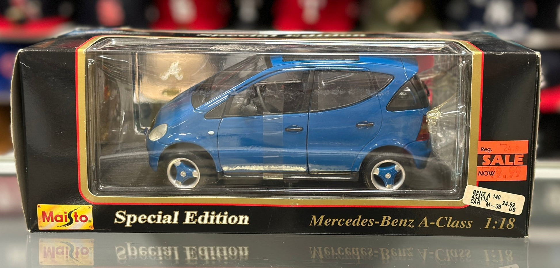 Maisto Mercedes Benz A Class Blue 1/18 Scale Diecast Model Car - Product Image