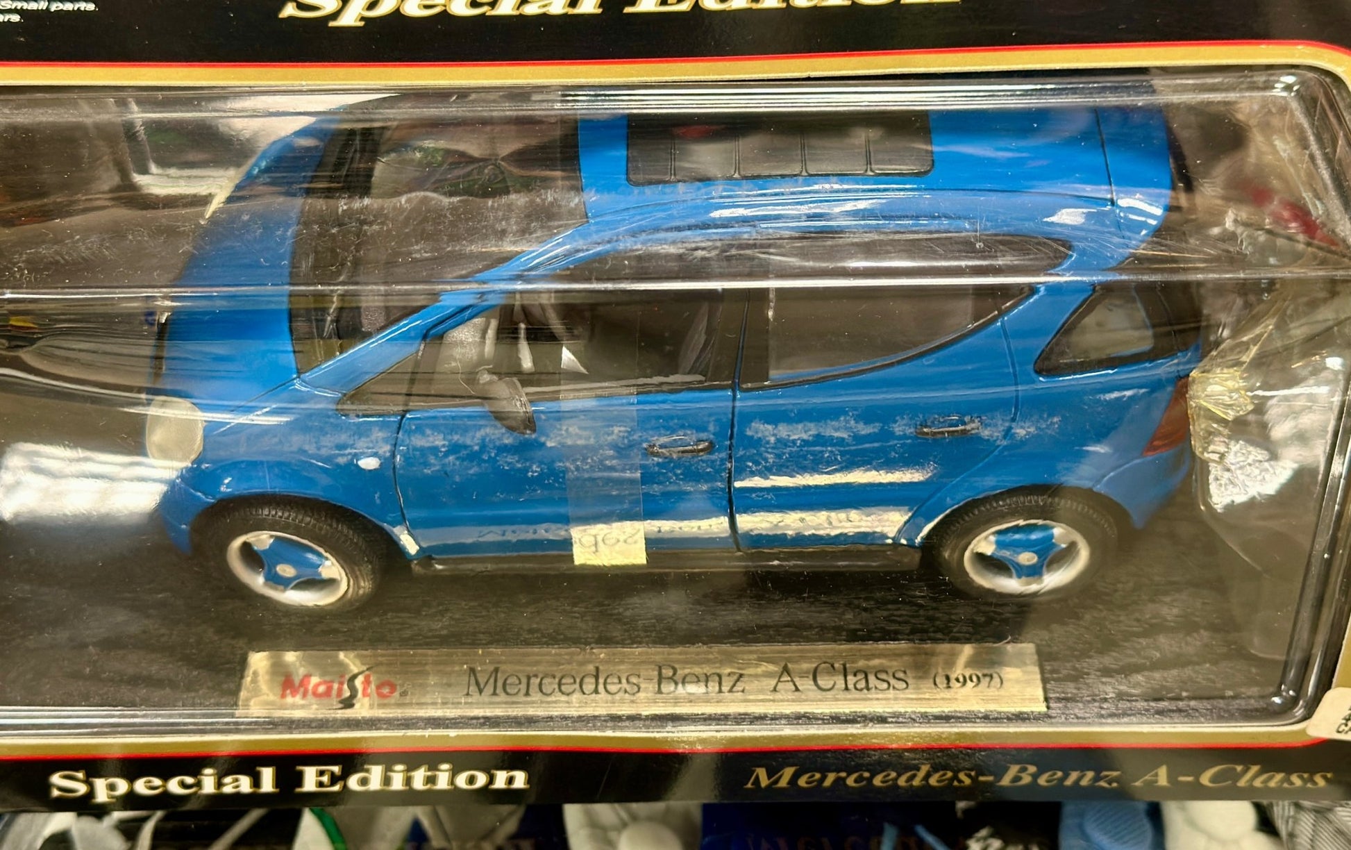 Maisto Mercedes Benz A Class Blue 1/18 Scale Diecast Model Car - Product Image