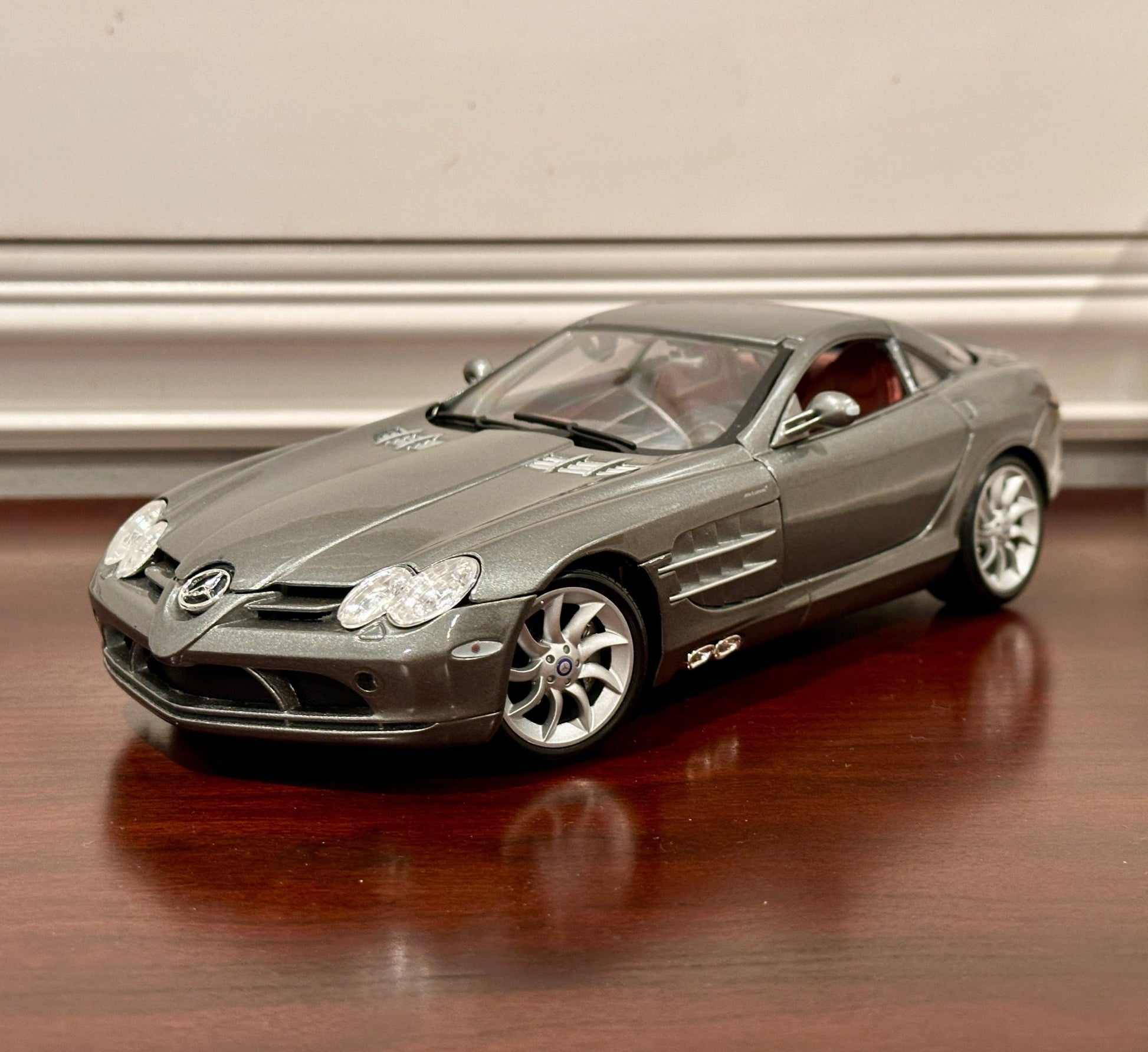 Maisto Mercedes Benz SLR Dark Gray 1/18 Scale Diecast Model Car | New - Product Image