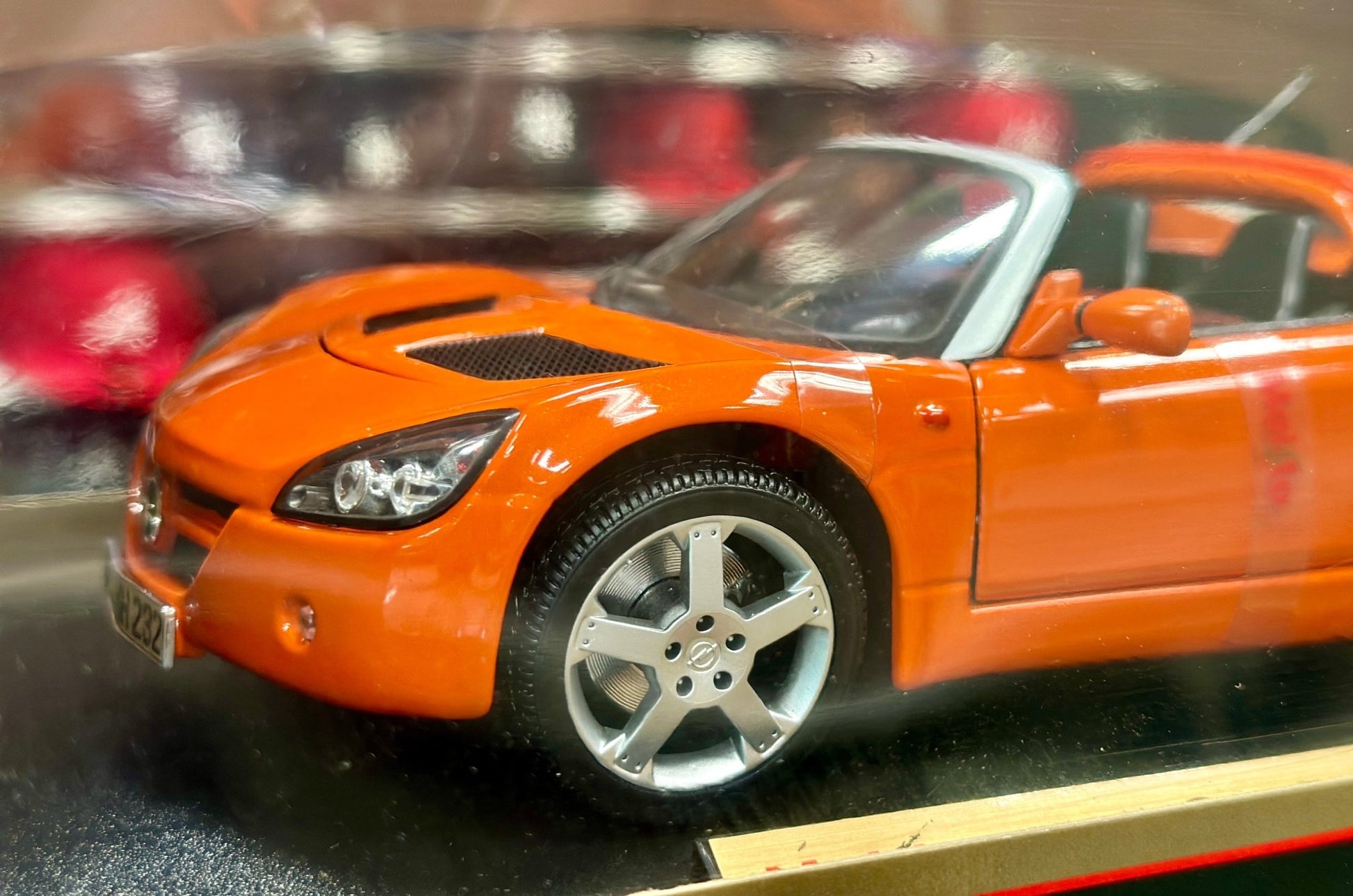Maisto Opel Speedster Orange 1/18 Scale Diecast Model Car - Product Image