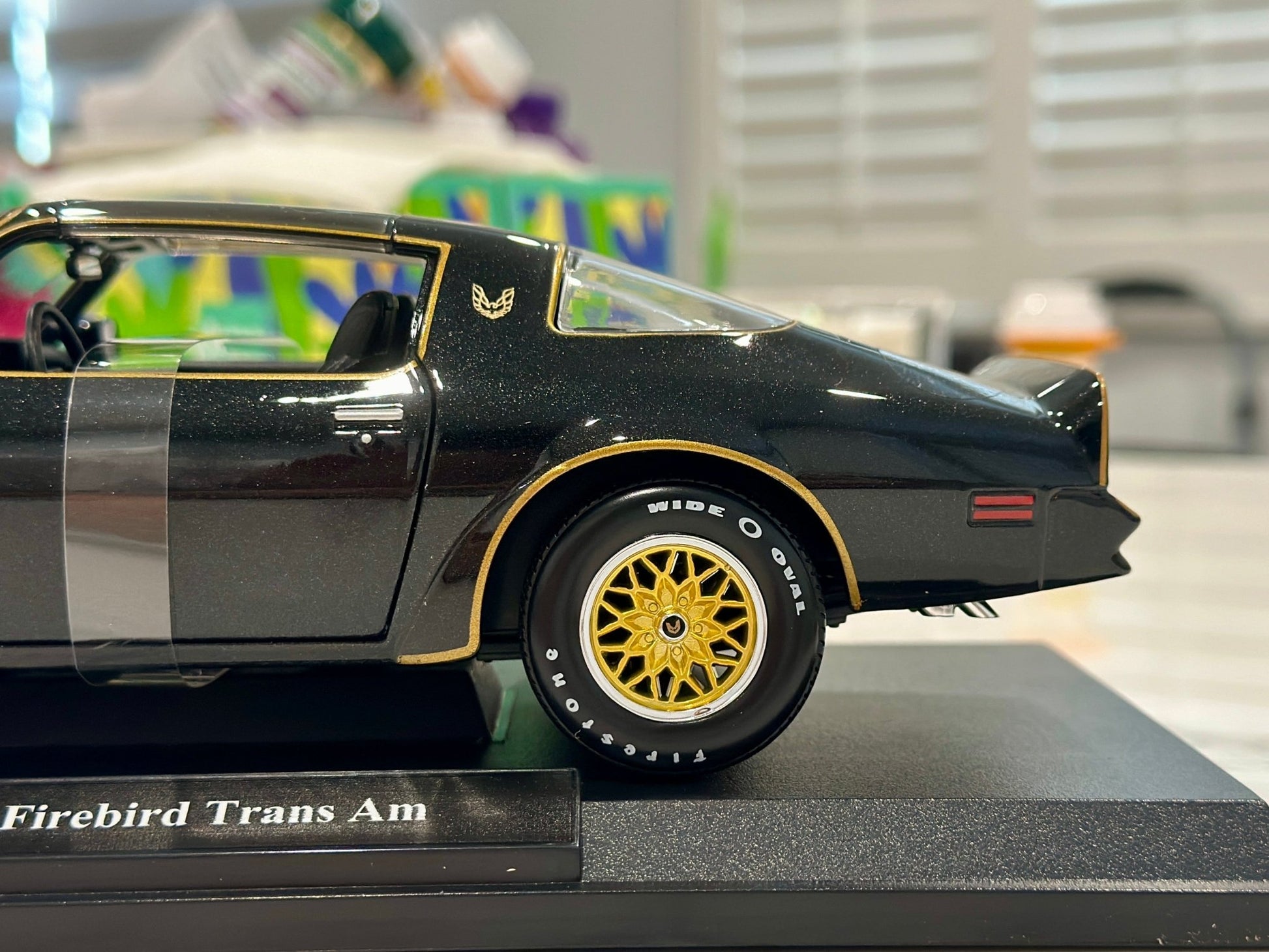 Maisto Pontiac Trans Am Firebird Black w/ Gold Livery 1/18 Scale Diecast Model Car | New - Product Image