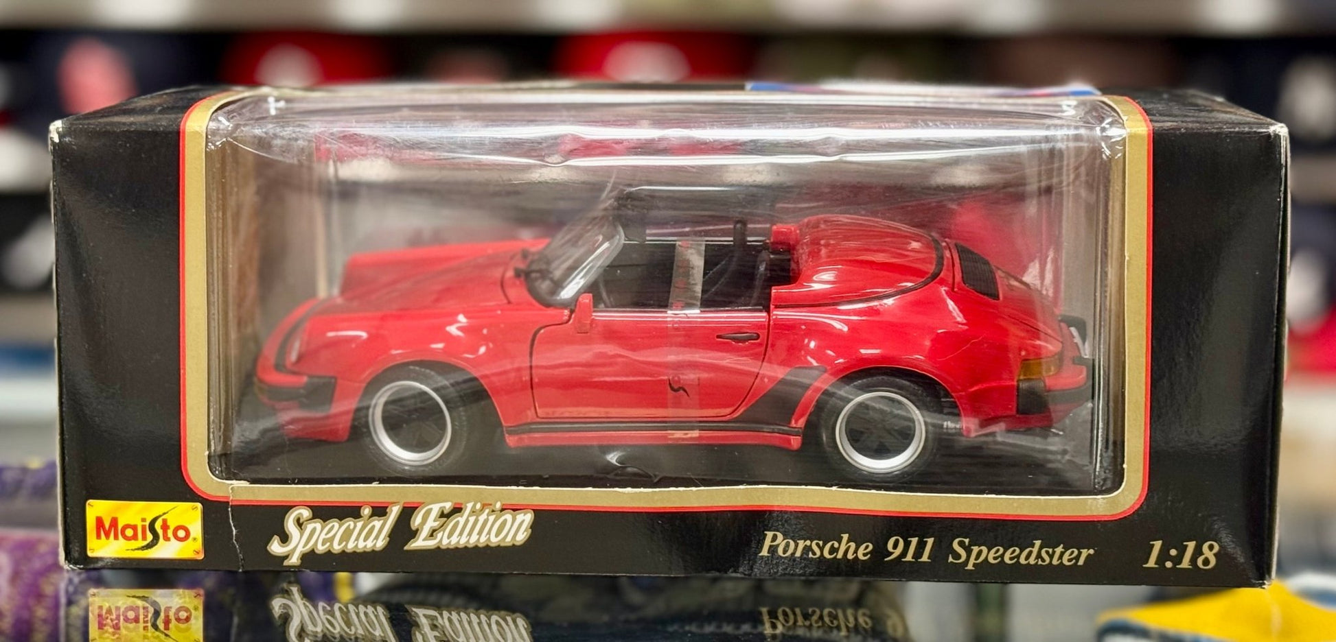 Maisto Porsche 911 Carrera Speedster Red 1/18 Scale Diecast Model Car | New - Product Image