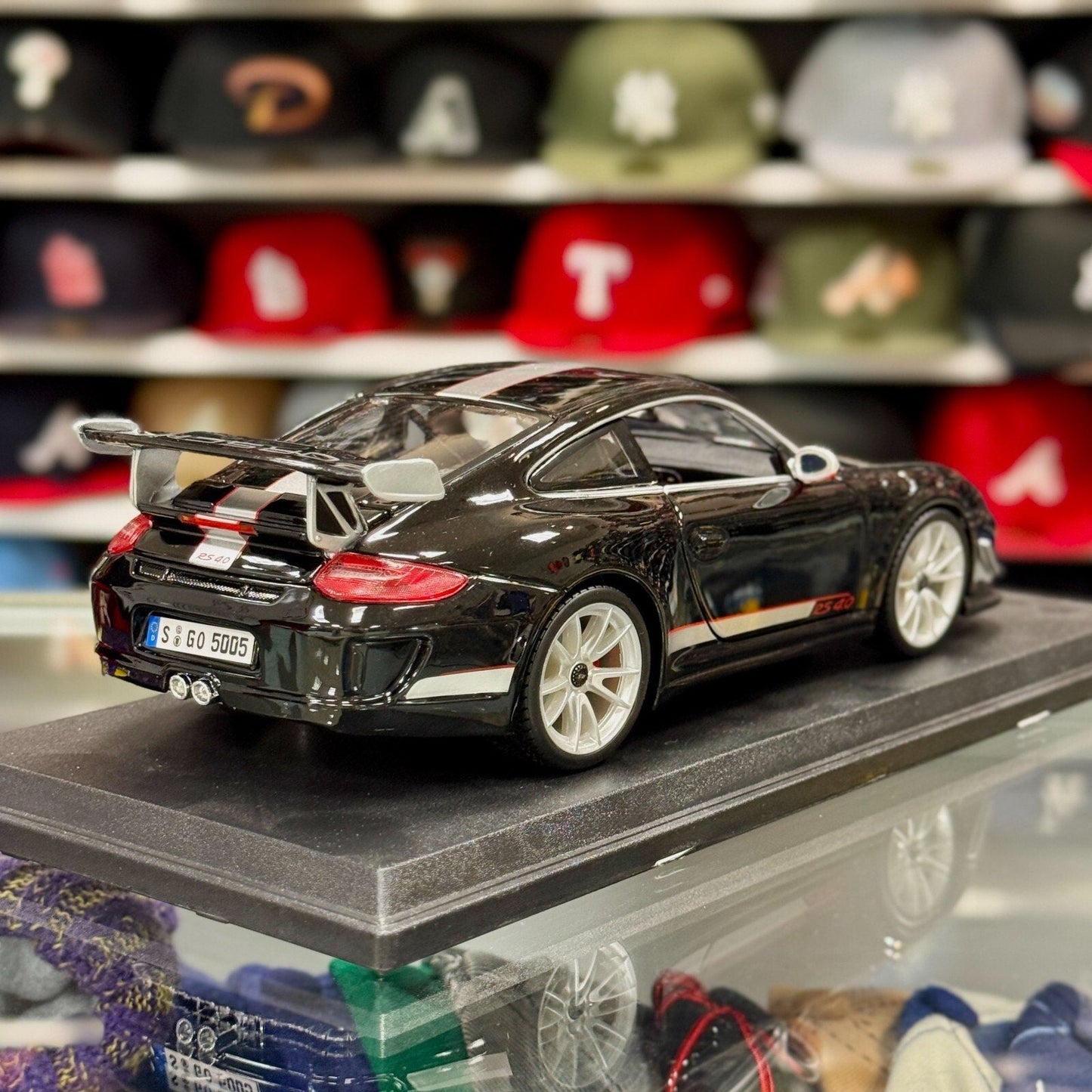 Maisto Porsche 911 GT3 RS 4.0 Black 1/18 Scale Diecast Model Car | New - Product Image