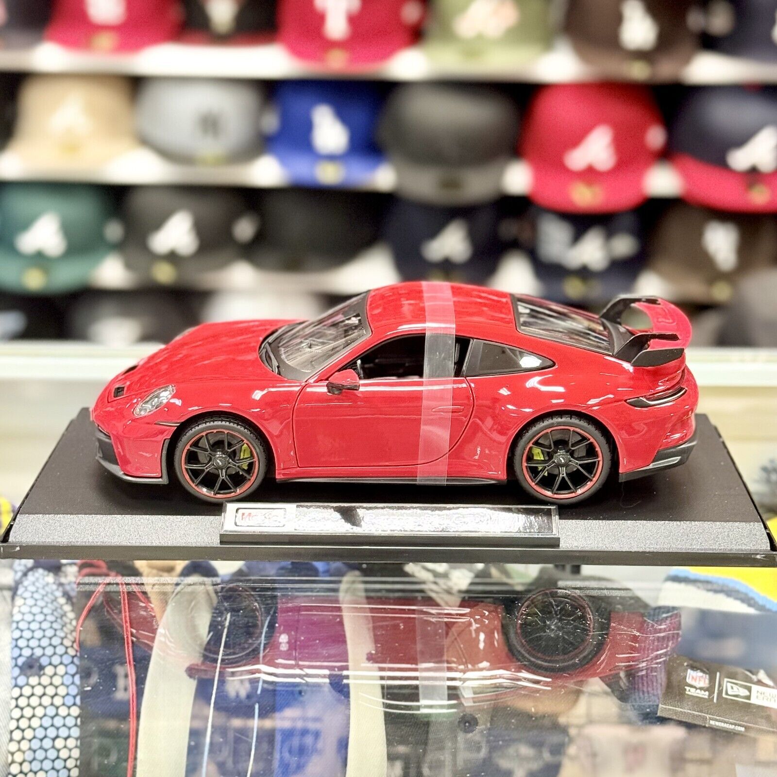 Maisto Porsche 992 GT3 Red 1/18 Scale Diecast Model Car | New - Product Image