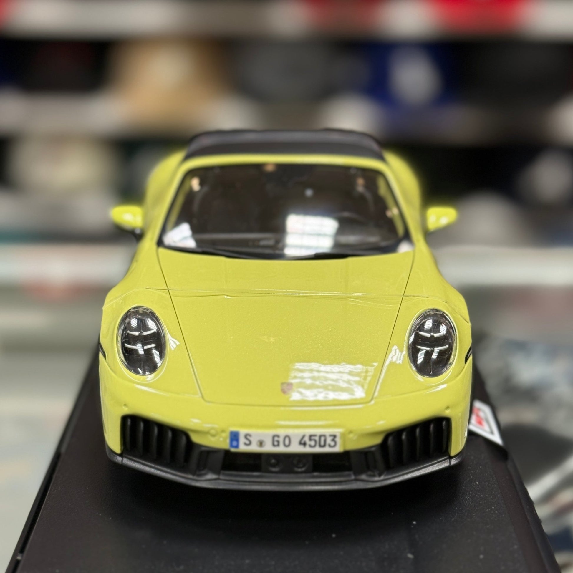 Maisto Porsche 992 Targa Mantis Yellow 1/18 Scale Diecast Model Car | New - Product Image