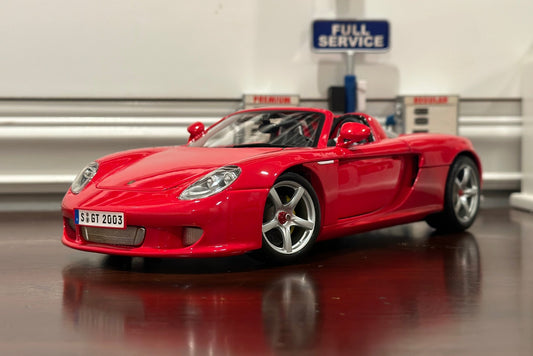Maisto Porsche Carerra GT Guards Red 1/18 Scale Diecast Model Car | New - Product Image