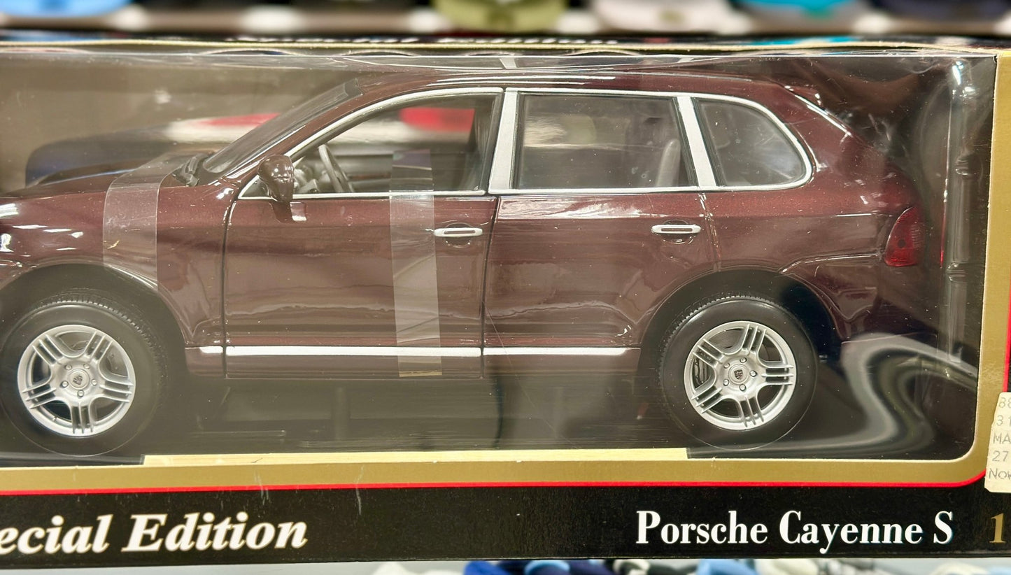 Maisto Porsche Cayenne S Maroon 1/18 Scale Diecast Model Car - Product Image
