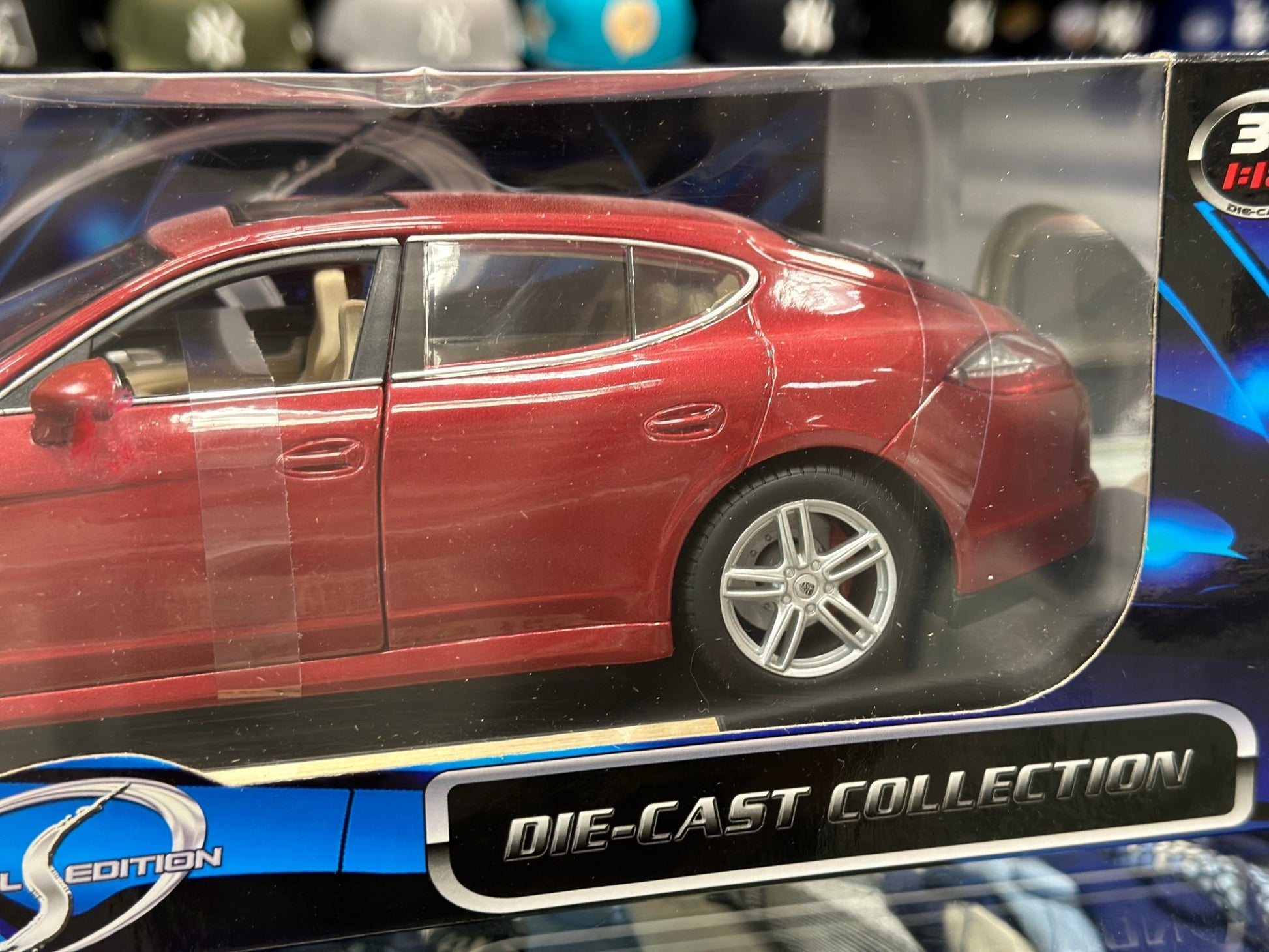 Maisto Porsche Panamera Turbo Maroon 1/18 Scale Diecast Model Car - Product Image