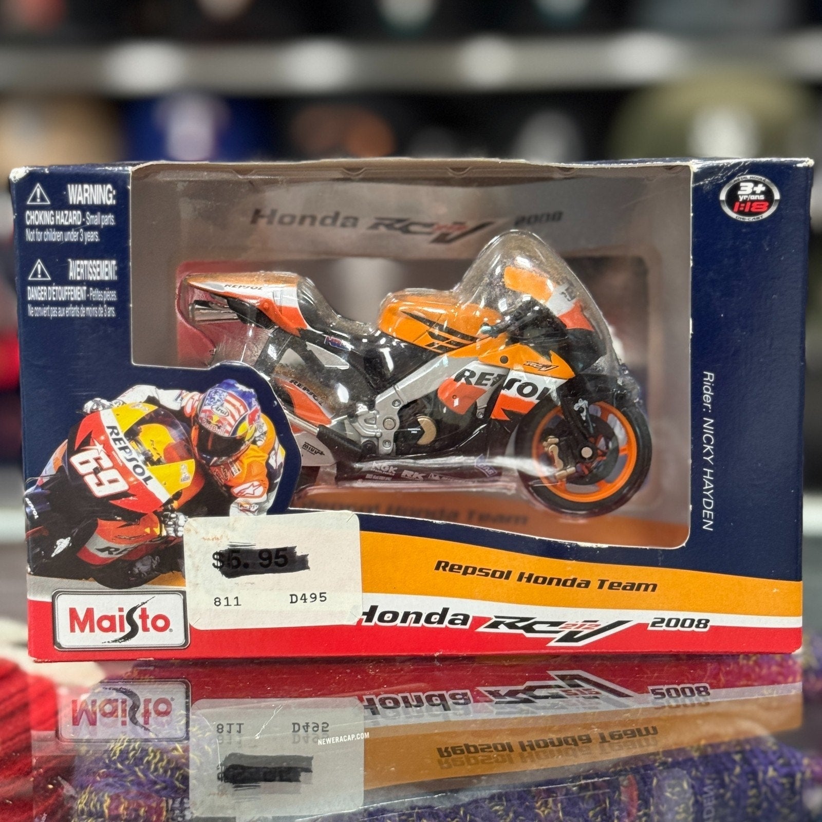 Maisto Repsol Honda RCV 'Team Nicky Hayden' 1/18 Scale Diecast Racing Motorcycle | New - Product Image