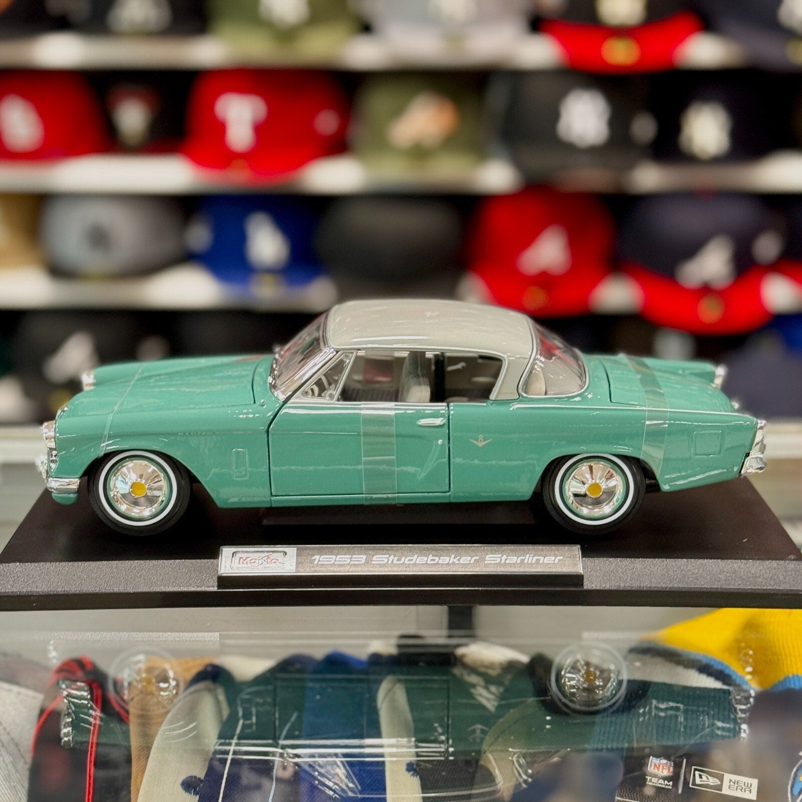 Maisto Studebaker Starliner Mint 1/18 Scale Diecast Model Car | New - Product Image