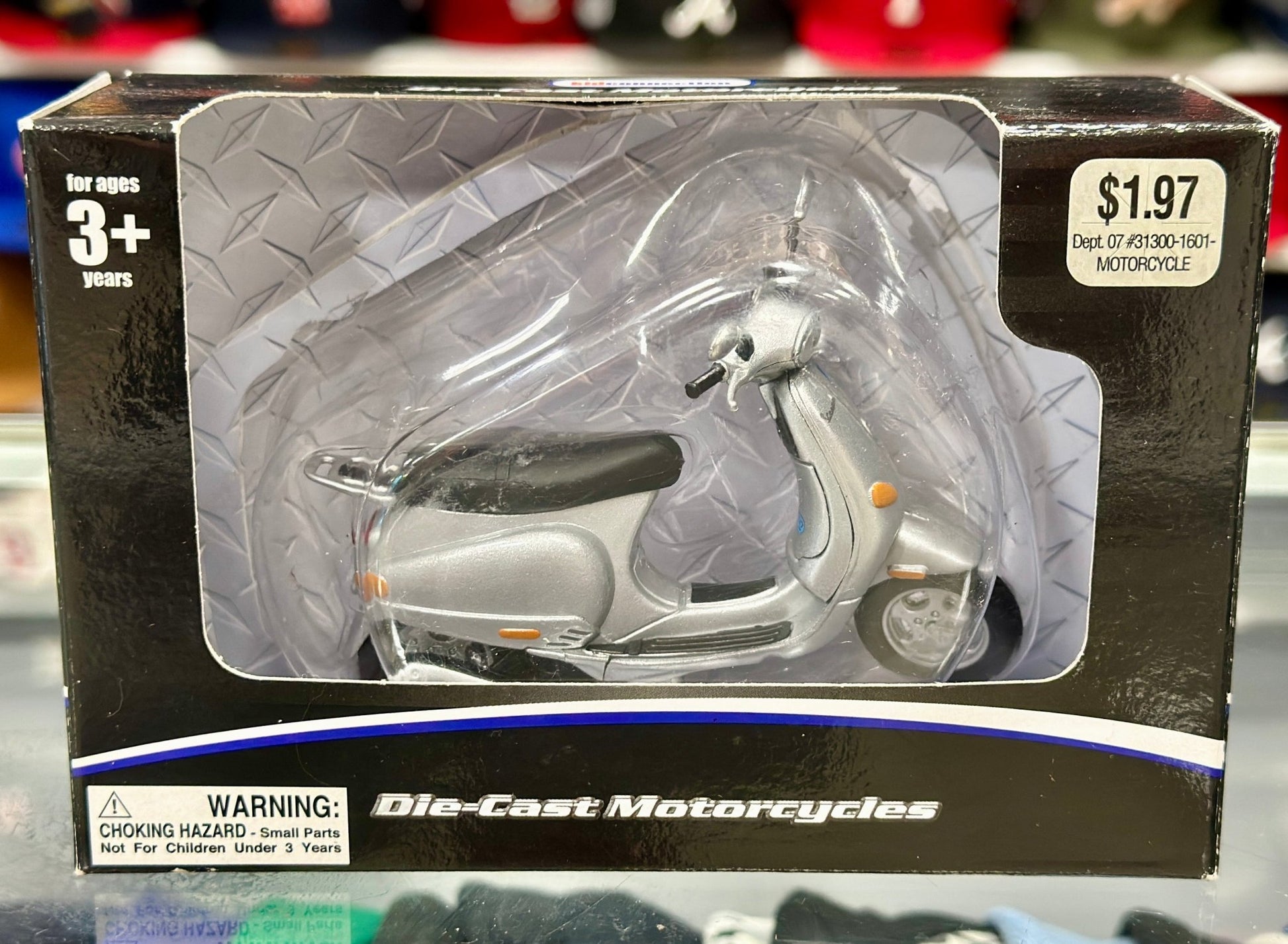 Maisto Vespa 1/18 Scale Diecast Model Bike | New - Product Image
