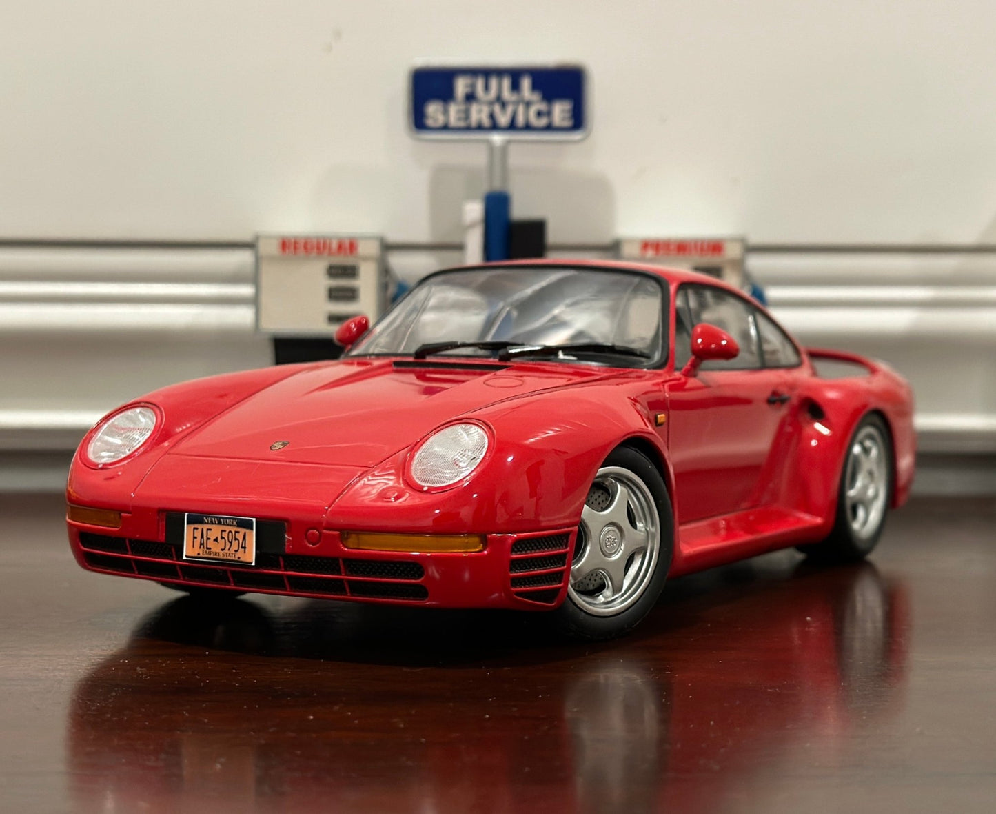 Minichamps 1987 Porsche 959 Red 1/18 Scale Resin Model Car - Product Image