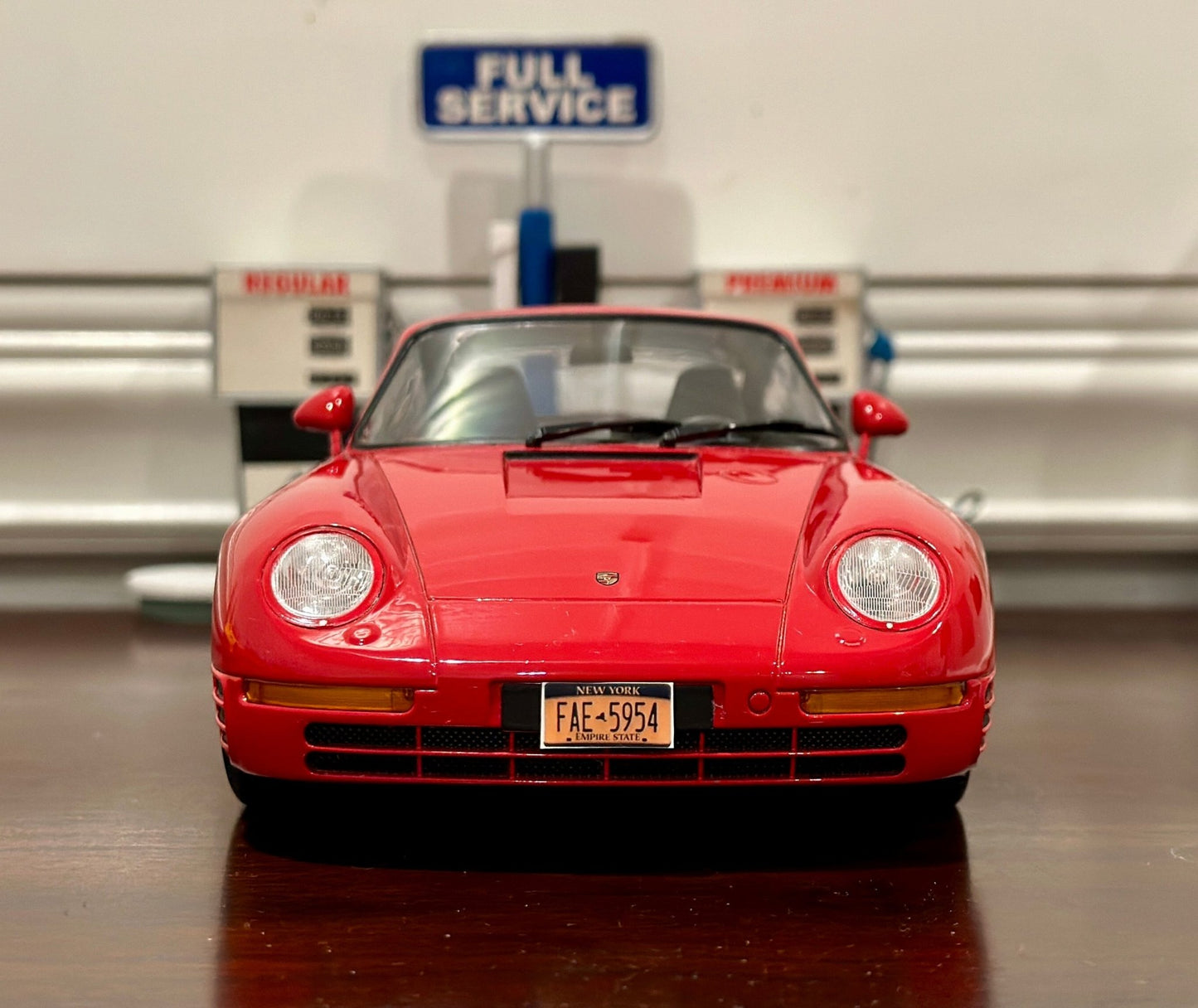 Minichamps 1987 Porsche 959 Red 1/18 Scale Resin Model Car - Product Image