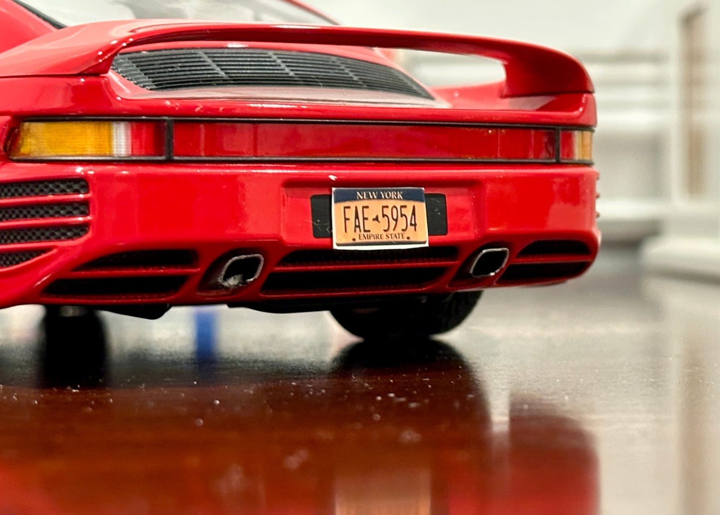 Minichamps 1987 Porsche 959 Red 1/18 Scale Resin Model Car - Product Image
