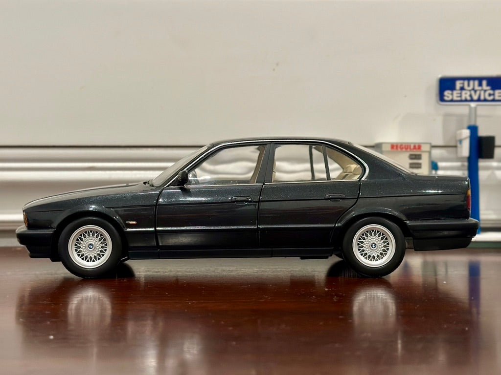Minichamps 1988 BMW 535i Black 1/18 Scale Resin Model Car - Product Image
