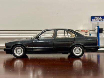 Minichamps 1988 BMW 535i Black 1/18 Scale Resin Model Car - Product Image