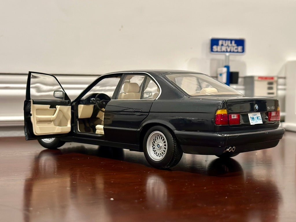 Minichamps 1988 BMW 535i Black 1/18 Scale Resin Model Car - Product Image