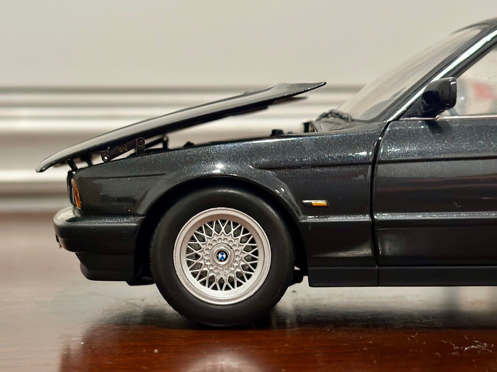Minichamps 1988 BMW 535i Black 1/18 Scale Resin Model Car - Product Image