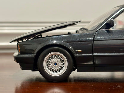 Minichamps 1988 BMW 535i Black 1/18 Scale Resin Model Car - Product Image