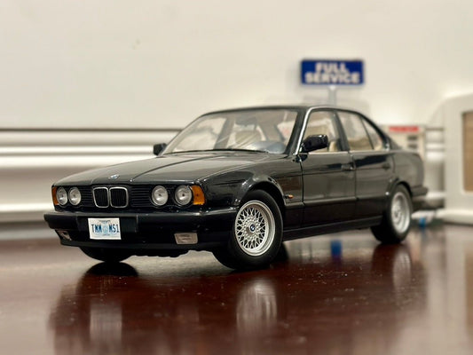 Minichamps 1988 BMW 535i Black 1/18 Scale Resin Model Car - Product Image
