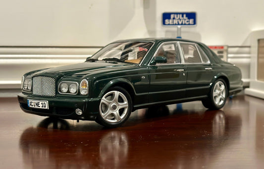 Minichamps Bentley Arnage Green/Tan 1/18 Scale Diecast Model Car - Product Image