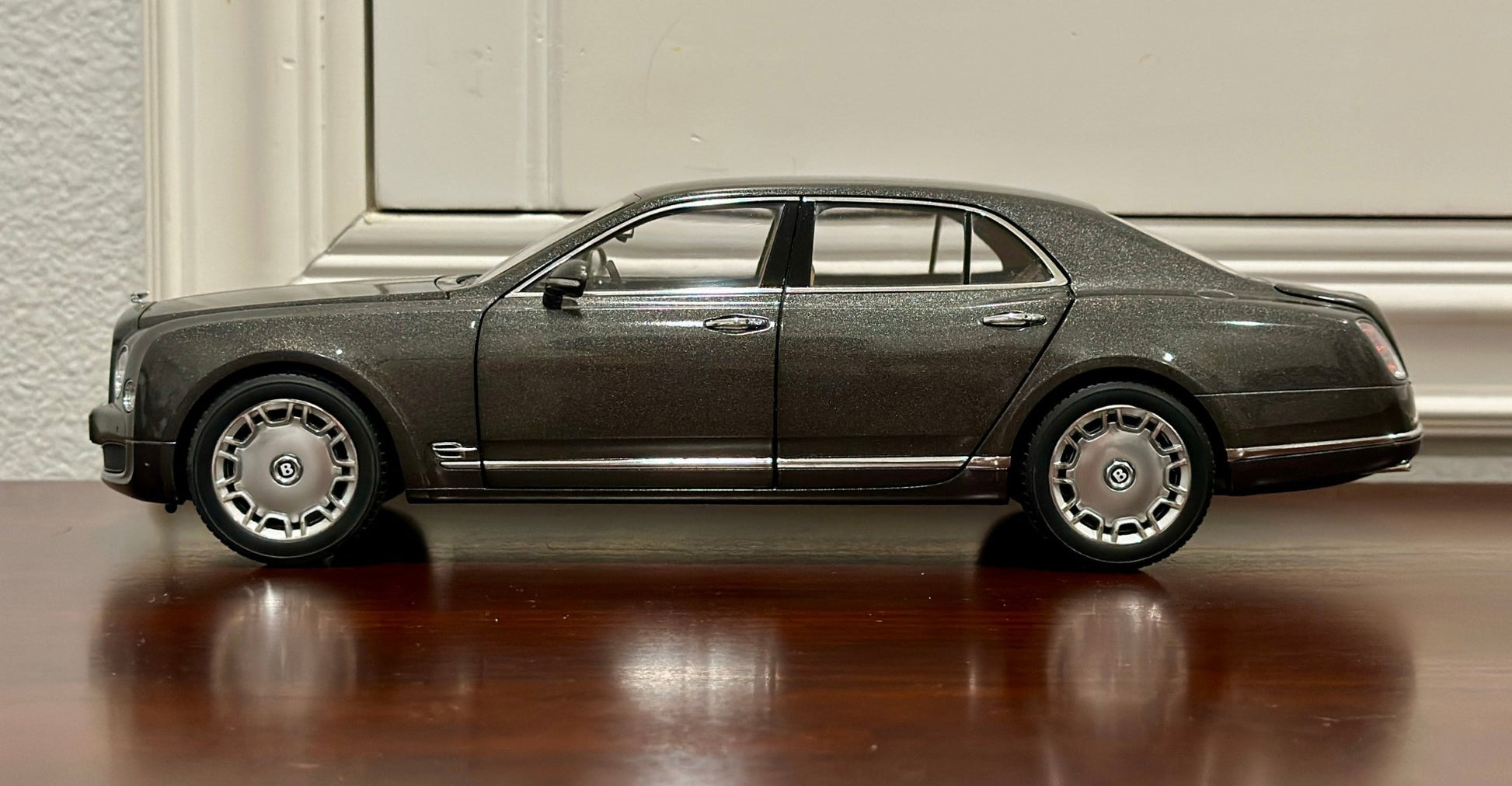 Minichamps Bentley Mulsanne Gray w/ Tan 1/18 Scale Diecast Model Car - Product Image