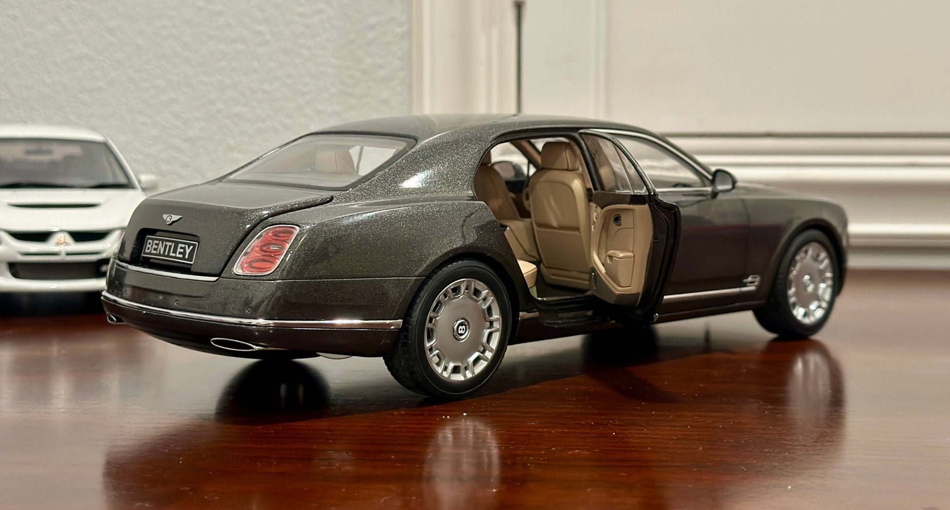 Minichamps Bentley Mulsanne Gray w/ Tan 1/18 Scale Diecast Model Car - Product Image