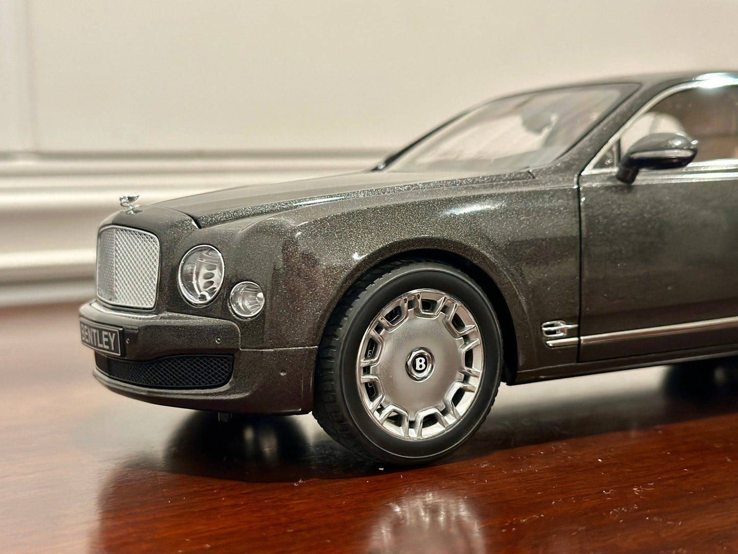 Minichamps Bentley Mulsanne Gray w/ Tan 1/18 Scale Diecast Model Car - Product Image