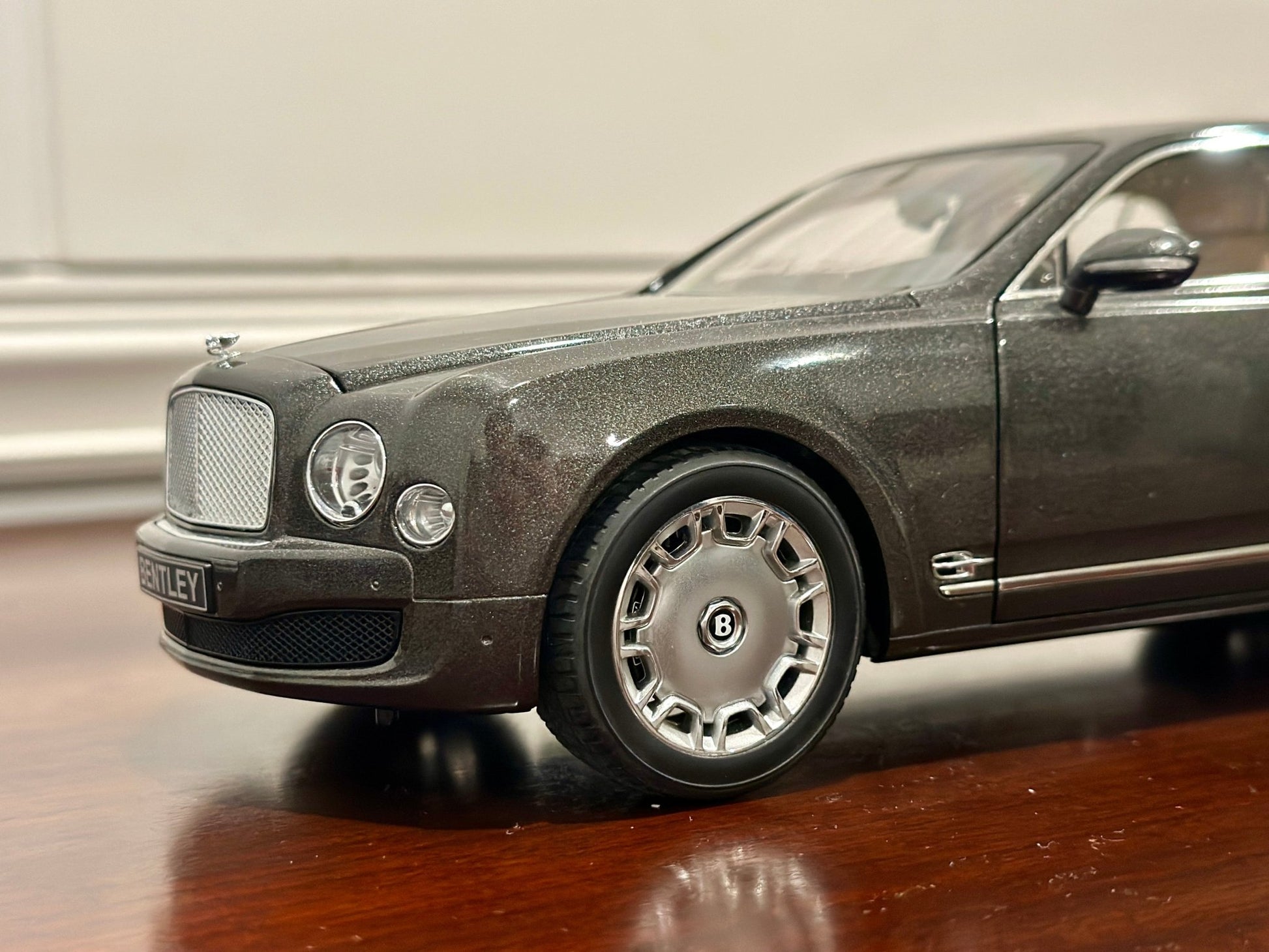 Minichamps Bentley Mulsanne Gray w/ Tan 1/18 Scale Diecast Model Car - Product Image