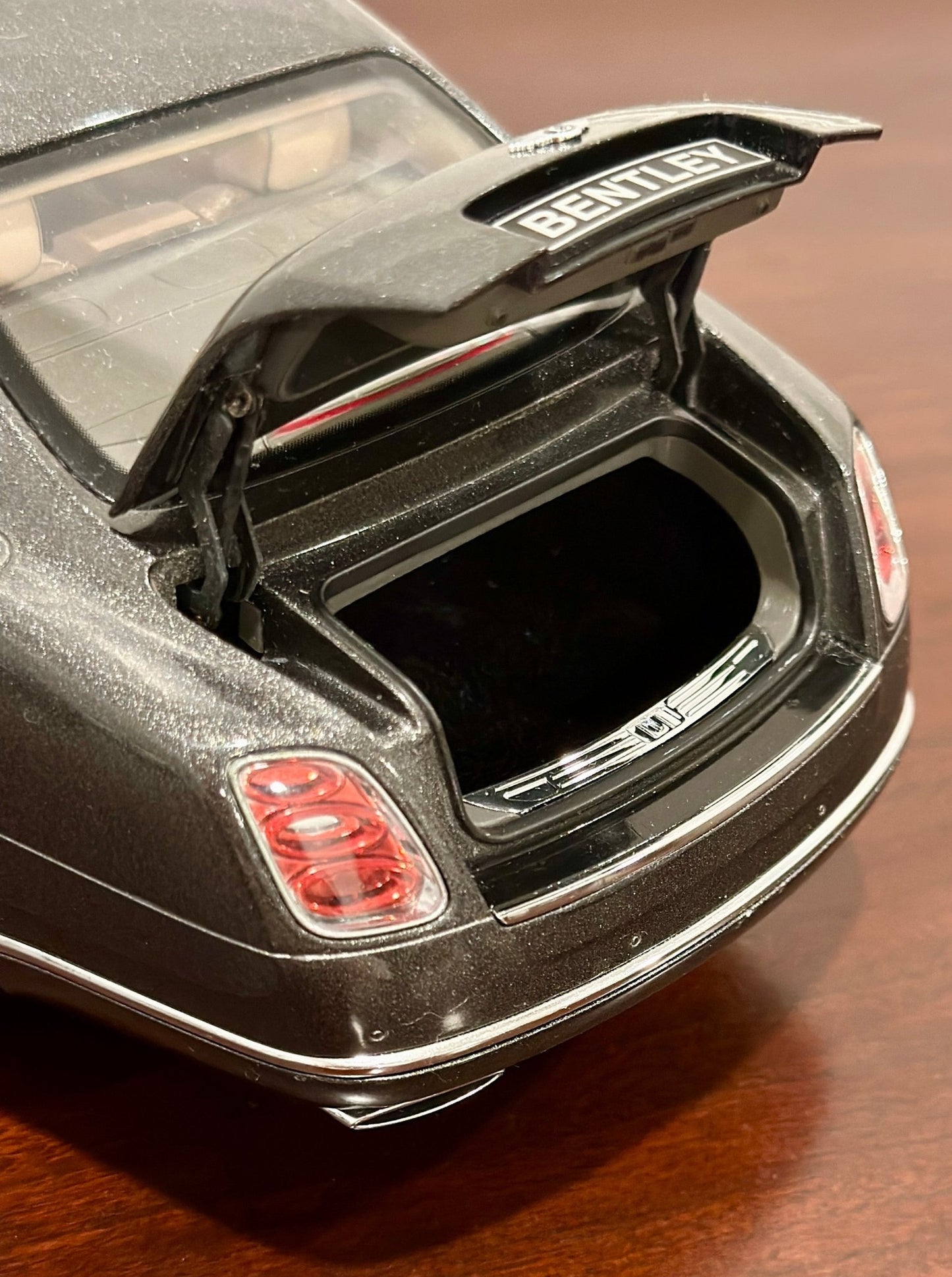 Minichamps Bentley Mulsanne Gray w/ Tan 1/18 Scale Diecast Model Car - Product Image