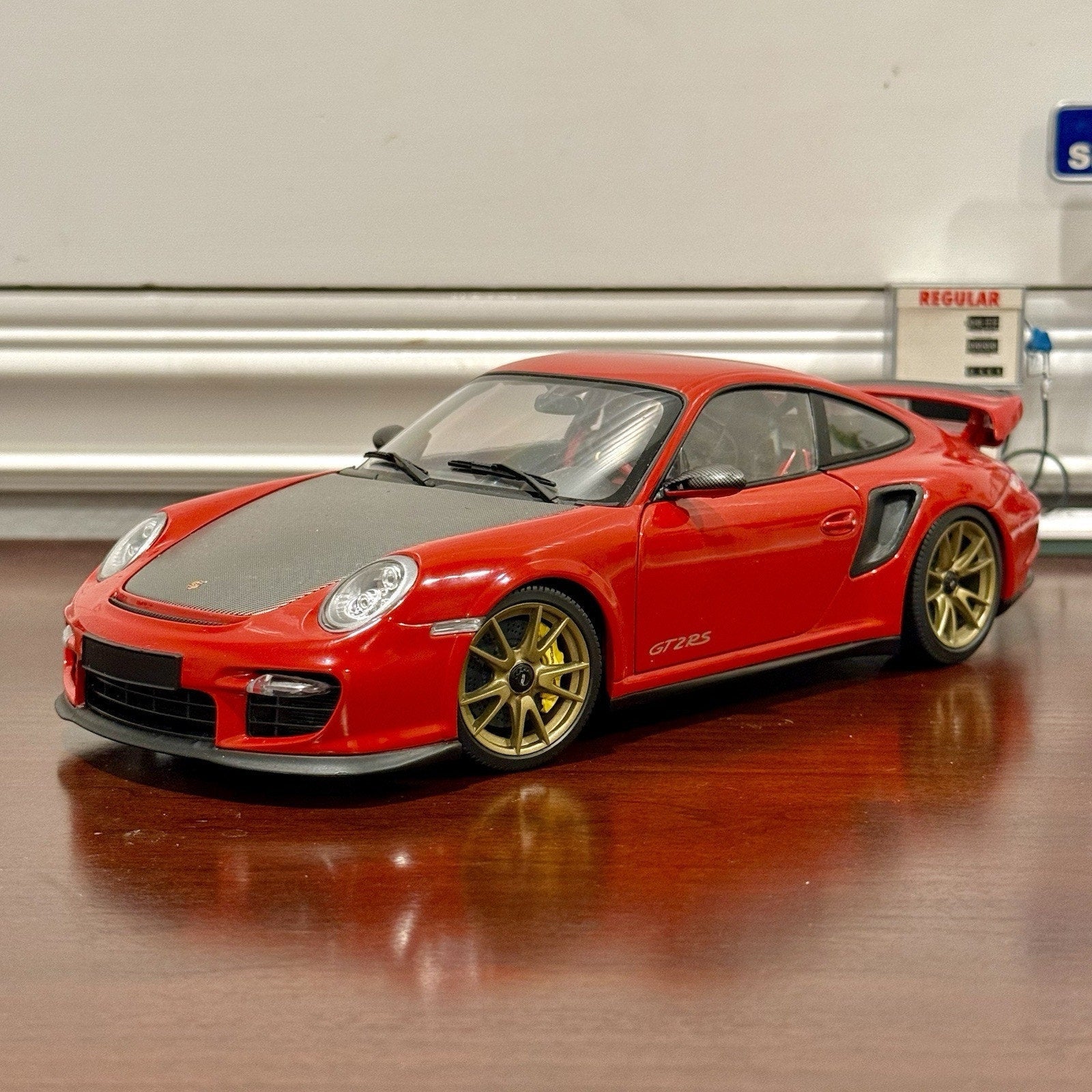 Minichamps Porsche 911 997 GT2 RS Guards Red w/ Bronze Wheels 1/18 Scale Diecast Model Car - Product Image