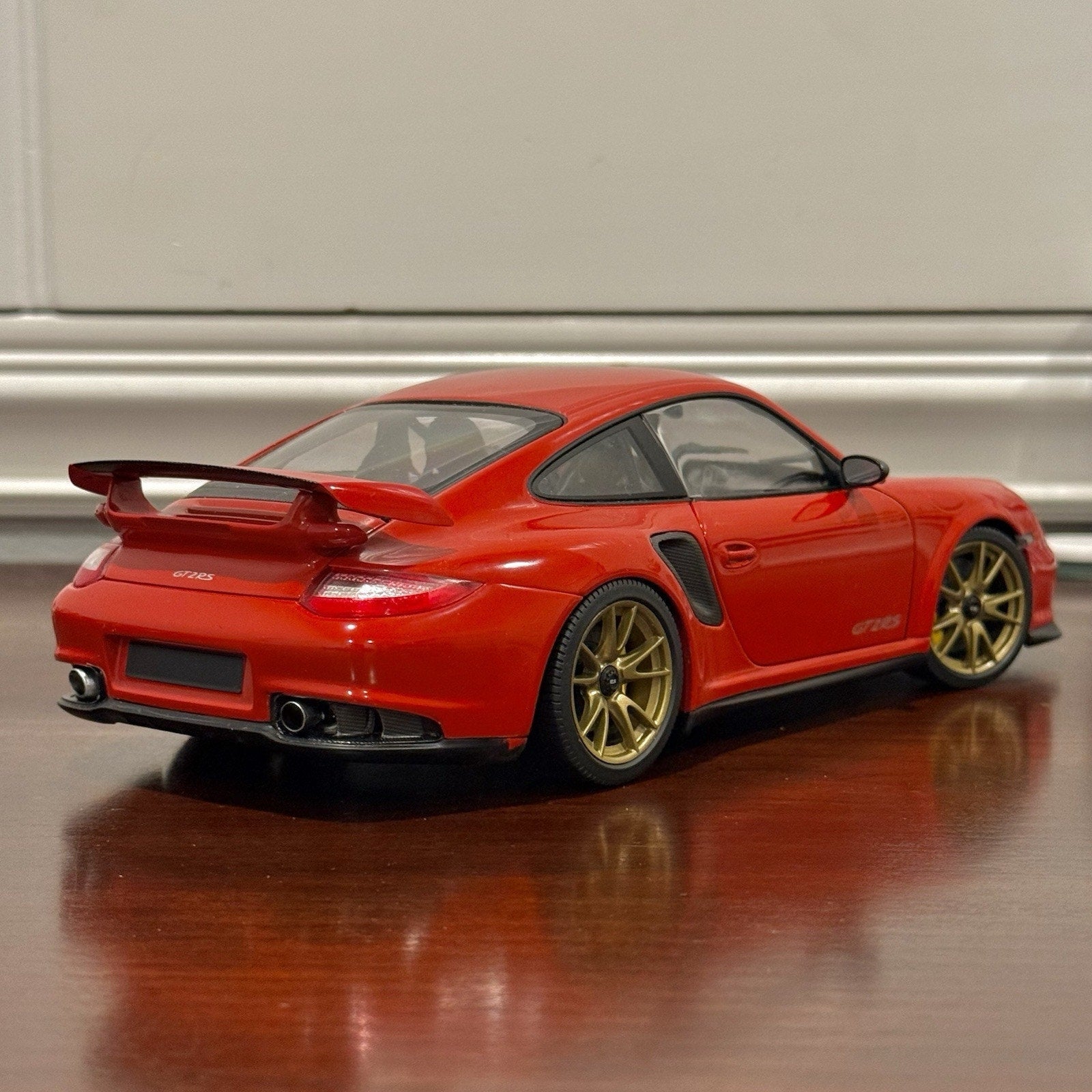 Minichamps Porsche 911 997 GT2 RS Guards Red w/ Bronze Wheels 1/18 Scale Diecast Model Car - Product Image
