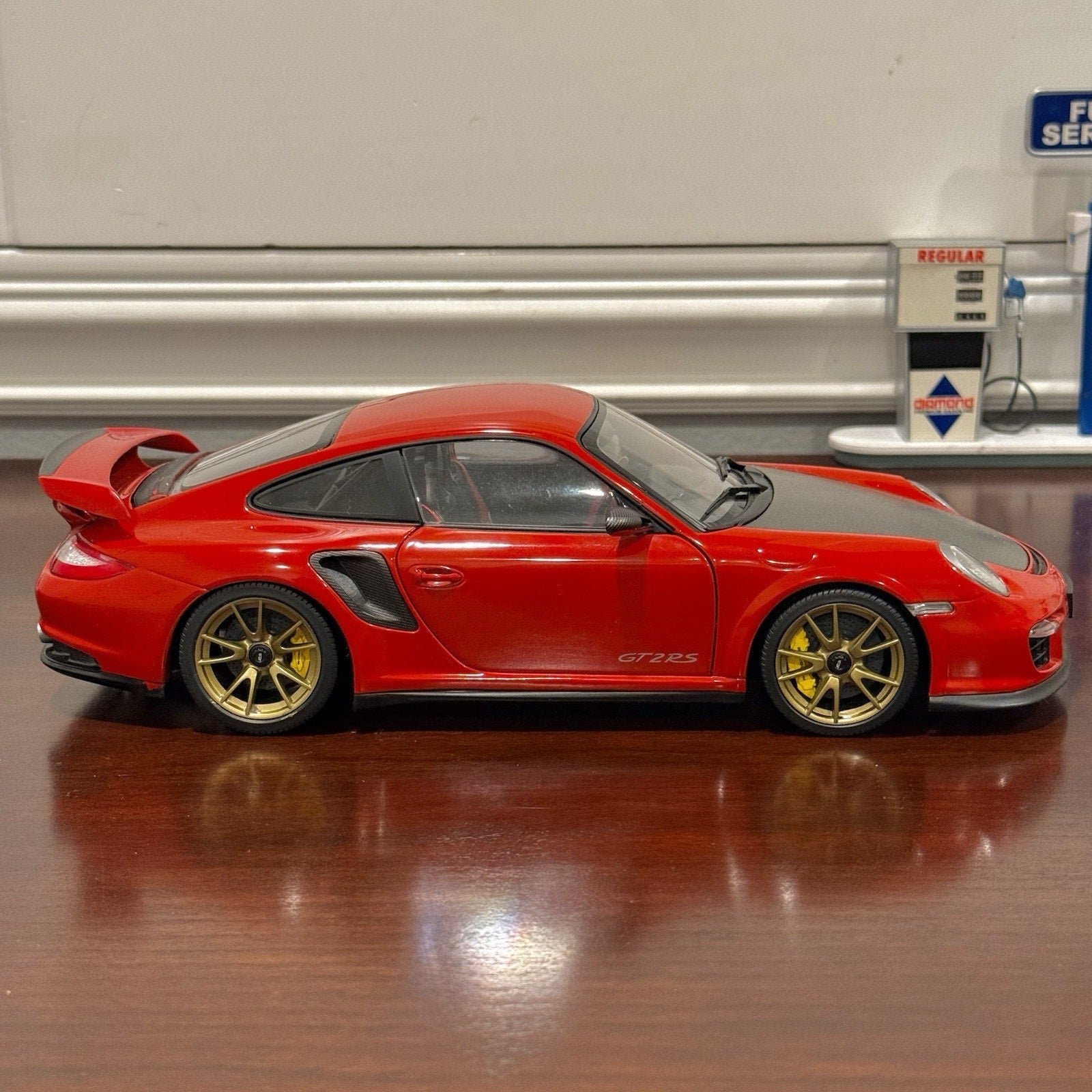 Minichamps Porsche 911 997 GT2 RS Guards Red w/ Bronze Wheels 1/18 Scale Diecast Model Car - Product Image