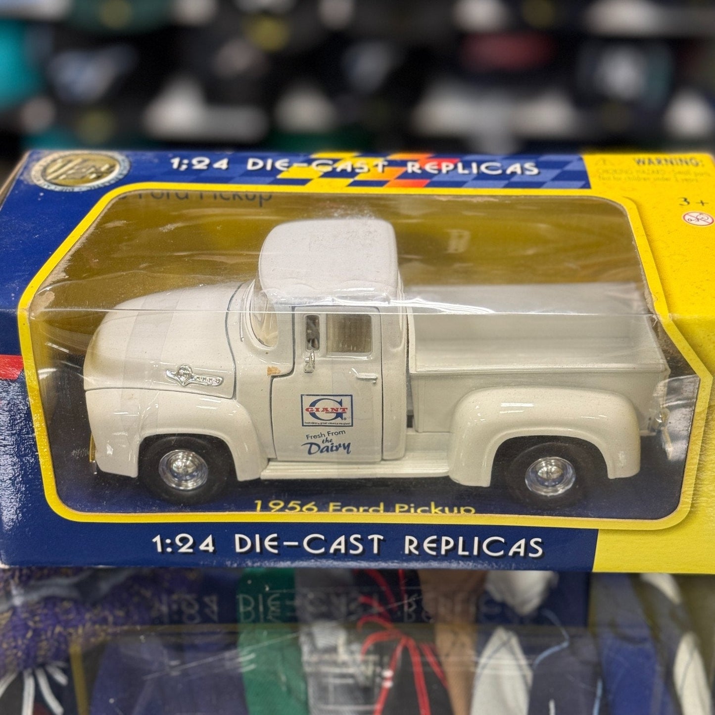 Motormax 1956 Ford Pickup White 'Path Mark Dairy' White 1/24 Scale Diecast Model Car - Product Image