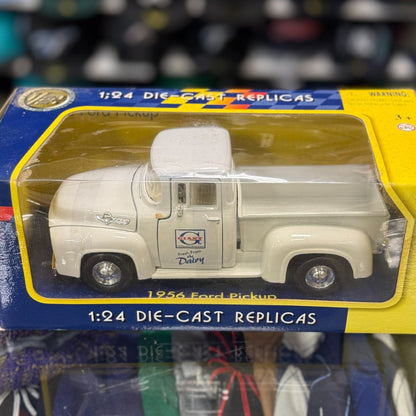 Motormax 1956 Ford Pickup White 'Path Mark Dairy' White 1/24 Scale Diecast Model Car - Product Image