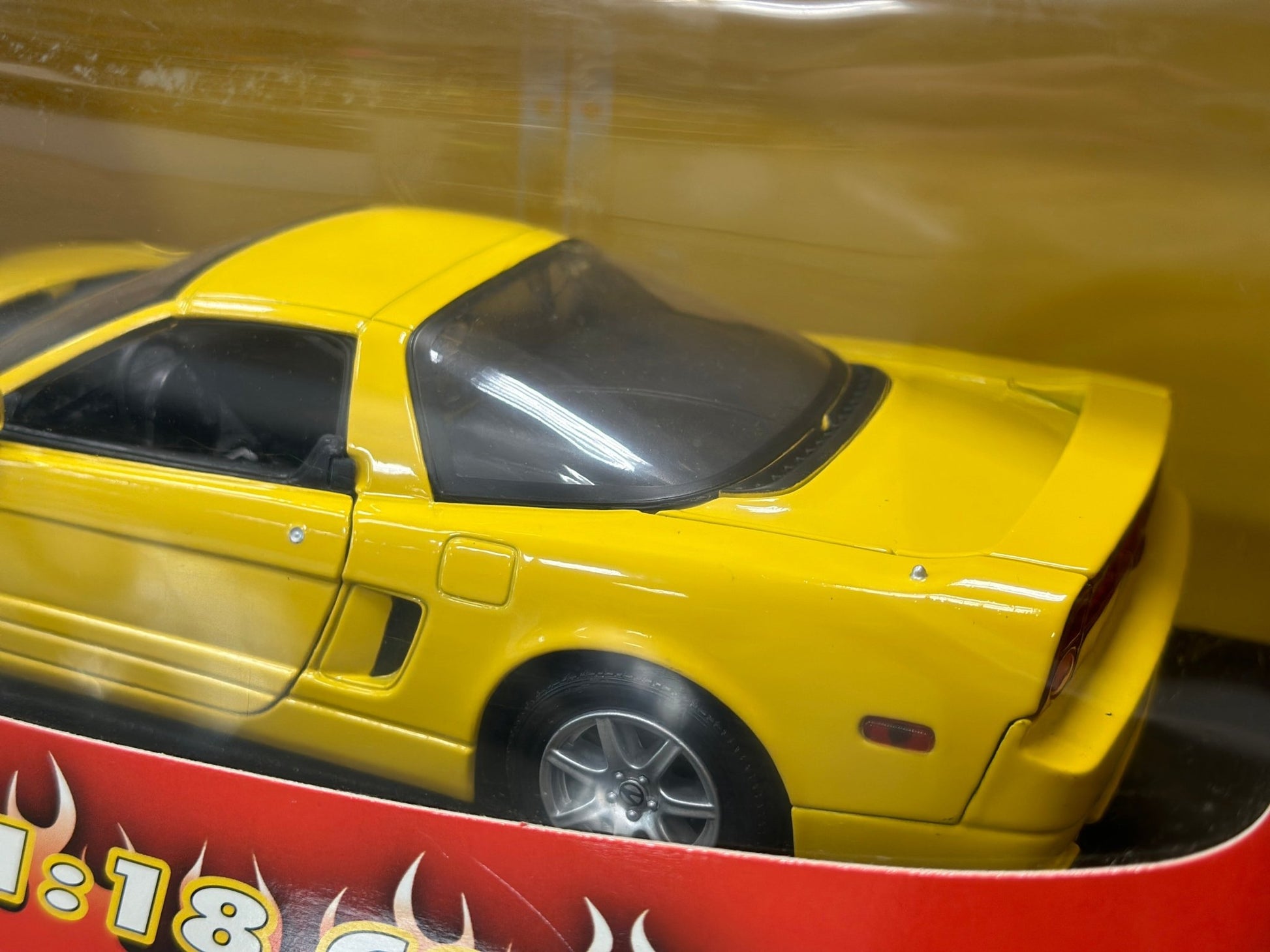 Motormax Acura NSX NA2 Yellow 1/18 Scale Diecast Model Car - Product Image