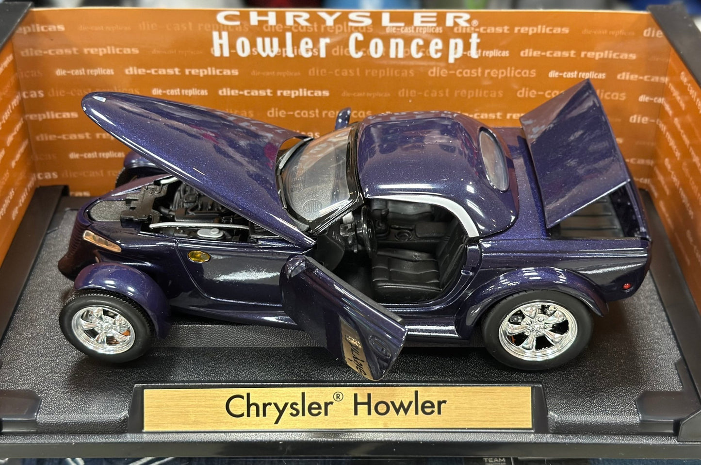 Motormax Chrysler Howler Convertible w/ Hardtop Blue 1/18 Scale Diecast Model Car | New - Product Image